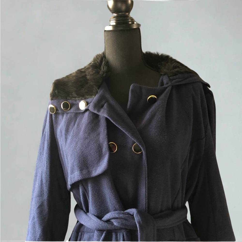 Black Coat with Fur Trim - XL - Picture 4 of 7